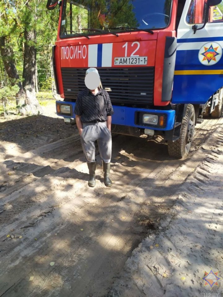 Работники МЧС нашли мужчину, который потерялся при сборе ягод в Ганцевичском районе