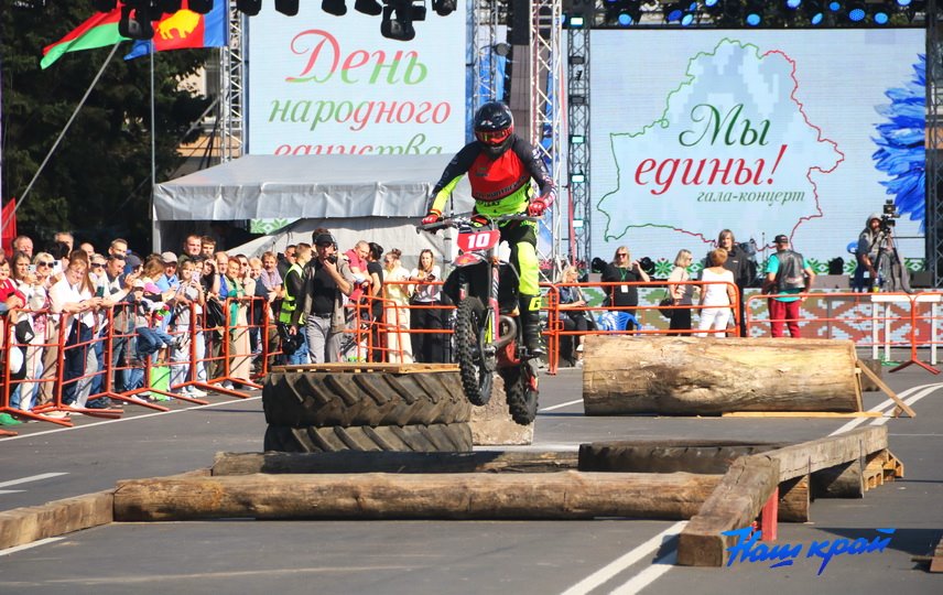 Более 800 байкеров! Мотосезон-2023 закрылся в Барановичах