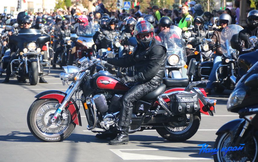 Более 800 байкеров! Мотосезон-2023 закрылся в Барановичах