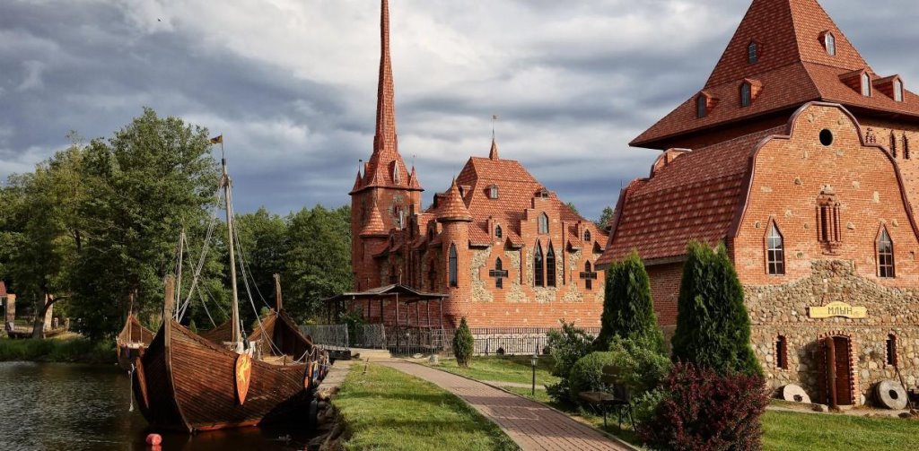 Белорусская пещера, водопад и экотропы в болотах. Топ таинственных и красивых мест для отдыха осенью