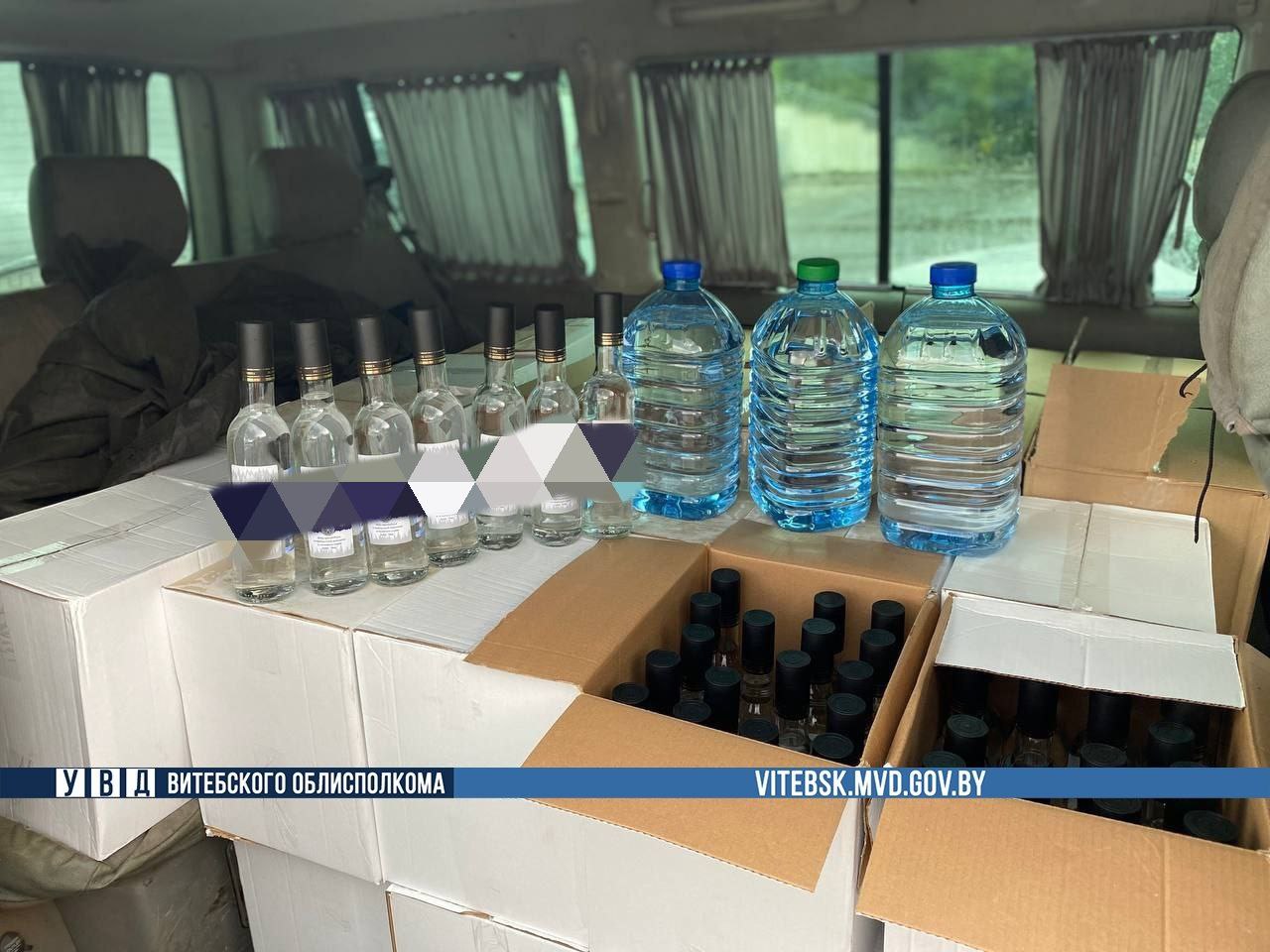 Белорус незаконно ввез из России 320 литров спирта и 200 литров водки