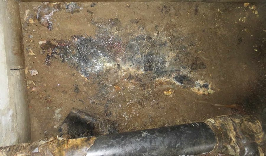 Задушили и бросили тело в канализацию. Подробности жестокого убийства