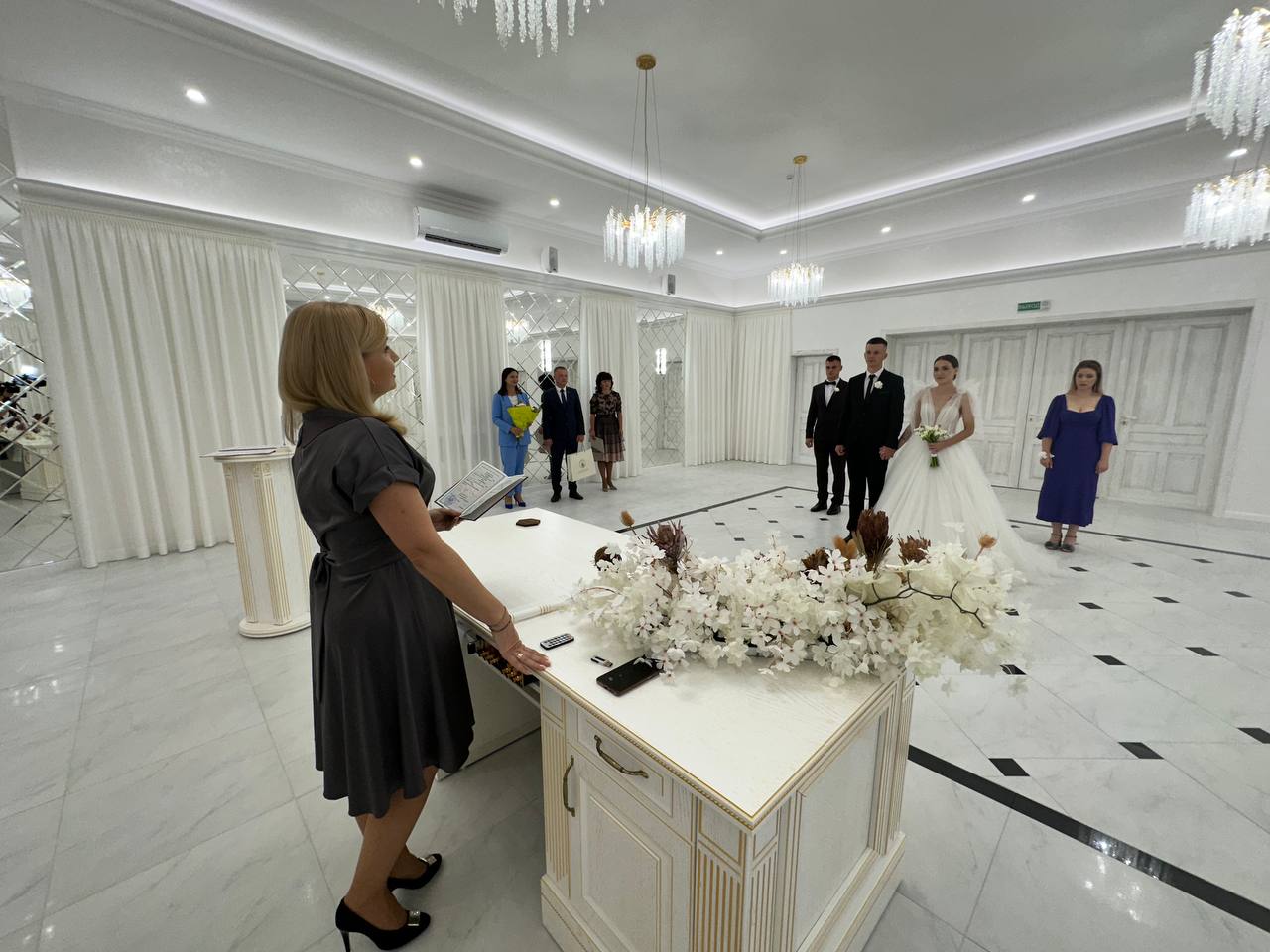 В ЗАГСе Бреста открыли зал «Хрустальный»