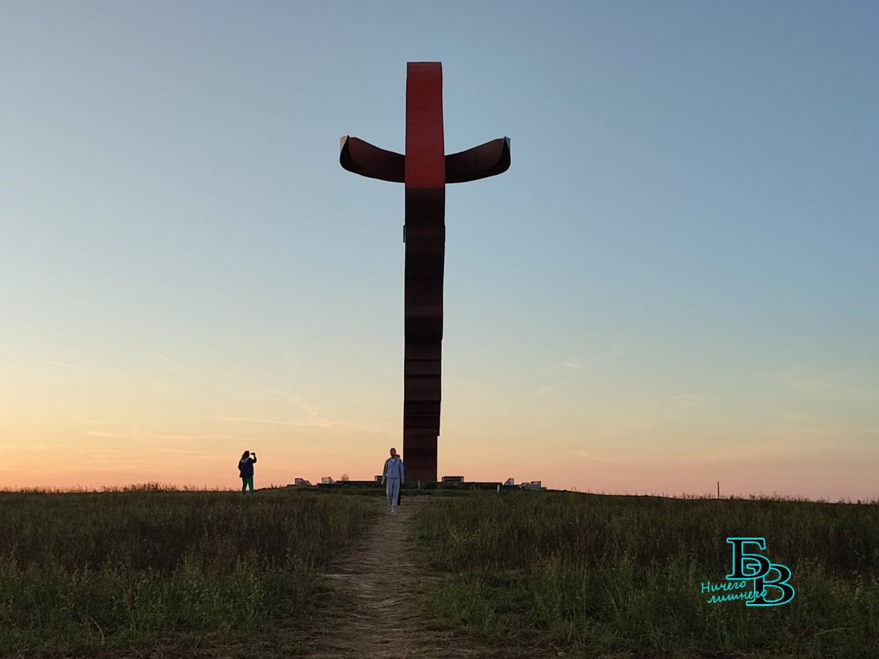 Зубр на закате. Обновленный въездной знак в Первый регион
