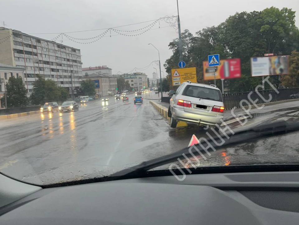 Подробности вчерашнего ДТП на путепроводе в Бресте