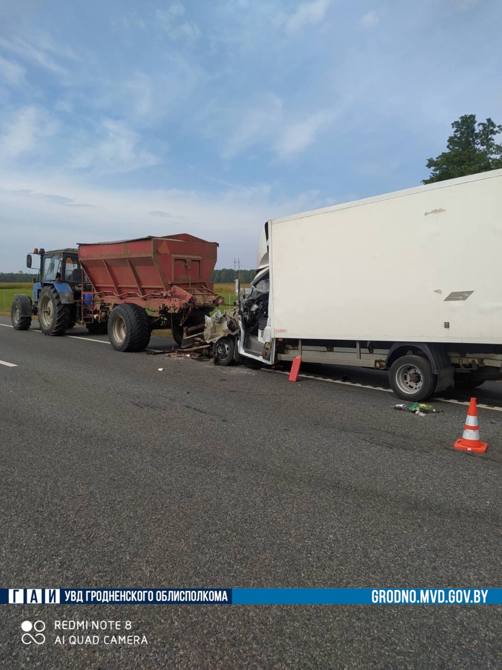 Серьезная авария на М6: фургон Mercedes столкнулся с трактором «Беларус»