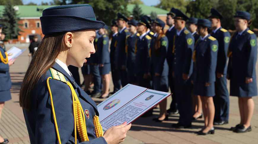 Почти 40 новобранцев-таможенников приняли присягу в Брестской крепости