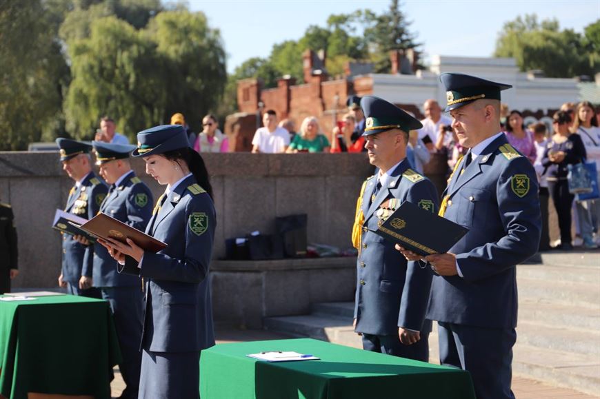Почти 40 новобранцев-таможенников приняли присягу в Брестской крепости