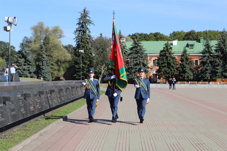 Почти 40 новобранцев-таможенников приняли присягу в Брестской крепости