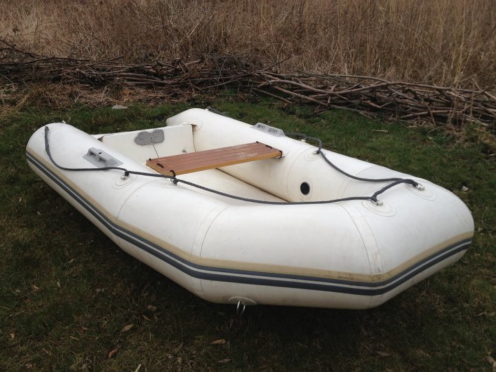 Житель Брестской области «выиграл» надувную лодку и лишился почти 200 рублей