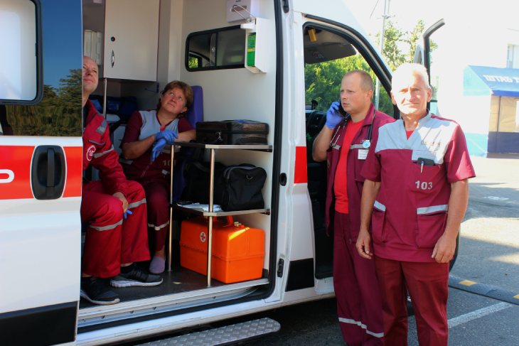 Сотрудники МЧС в Кобрине ликвидировали условный пожар и спасли людей из административного здания