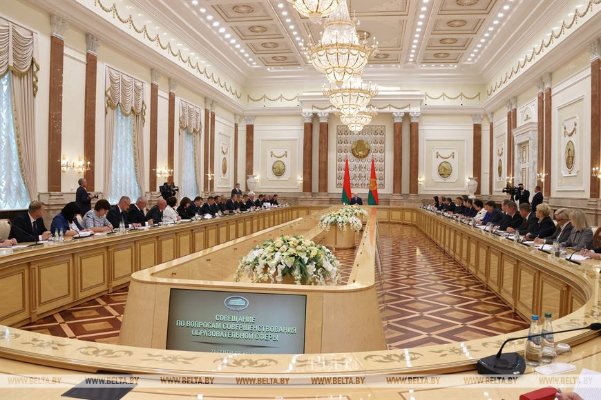 Во время совещания