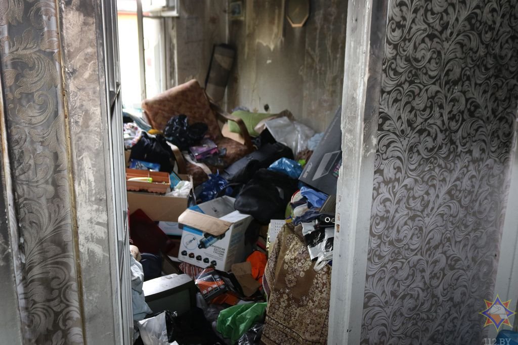 На пожаре в Гродно погиб ребенок, работники МЧС спасли его мать