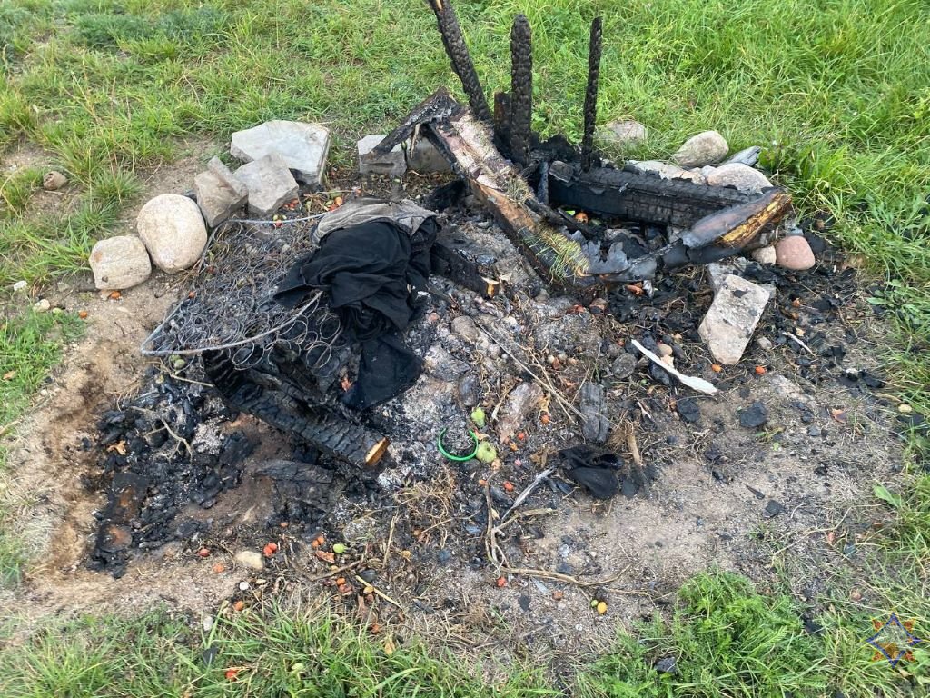 В Беларуси подросток пролил на себя бензин и подошел к костру. Его доставили в реанимацию, состояние крайне тяжелое