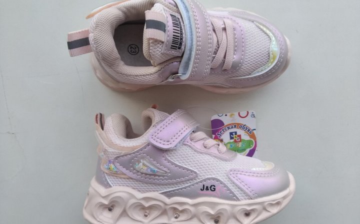 В Брестской области выявили опасную обувь и одежду для детей