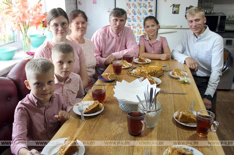 Жемчужную свадьбу отметили родители девятерых детей Ольга и Василий Попитич из Пинского района