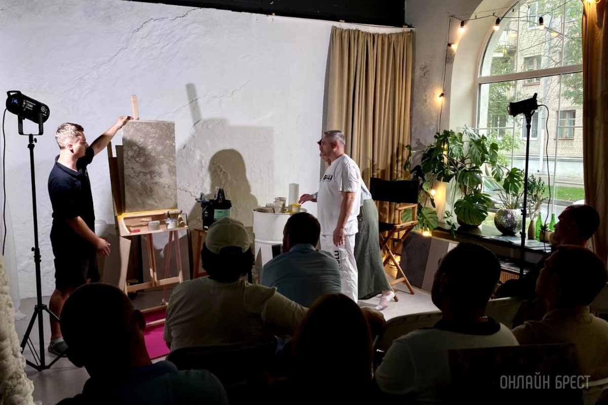 В Бресте прошел мастер-класс по нанесению итальянской декоративной штукатурки Giolli