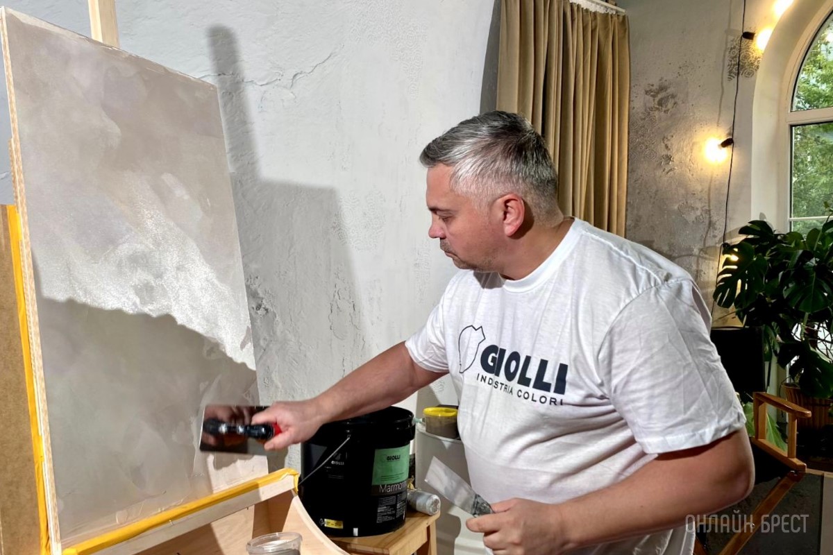 В Бресте прошел мастер-класс по нанесению итальянской декоративной штукатурки Giolli