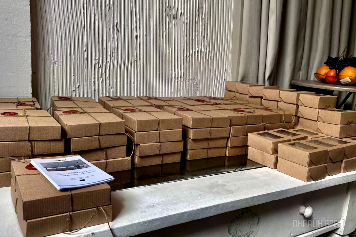 В Бресте прошел мастер-класс по нанесению итальянской декоративной штукатурки Giolli