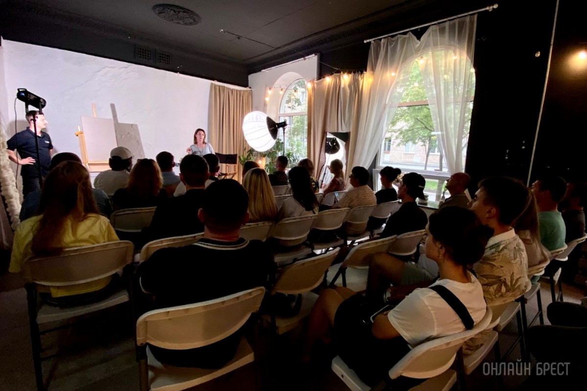 В Бресте прошел мастер-класс по нанесению итальянской декоративной штукатурки Giolli