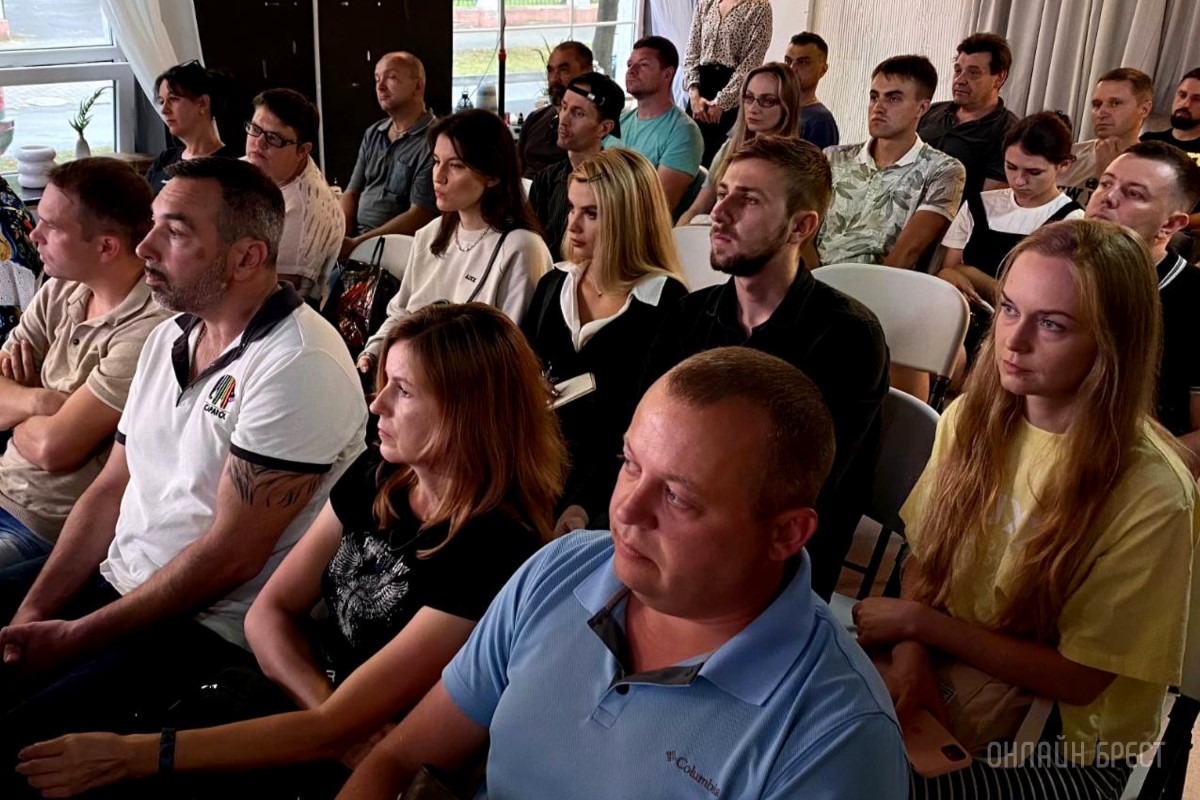 В Бресте прошел мастер-класс по нанесению итальянской декоративной штукатурки Giolli