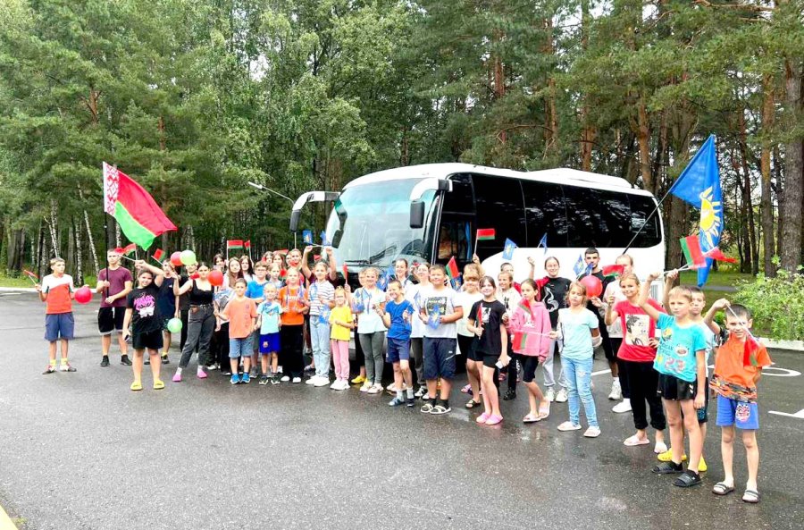 Новый автобус приобрели для отдыхающих детей в Пинском районе