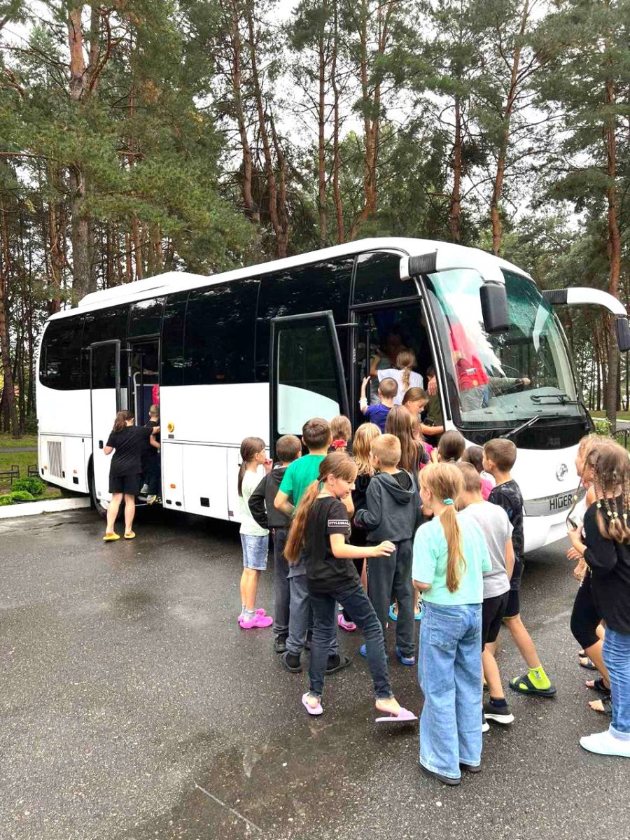 Новый автобус приобрели для отдыхающих детей в Пинском районе