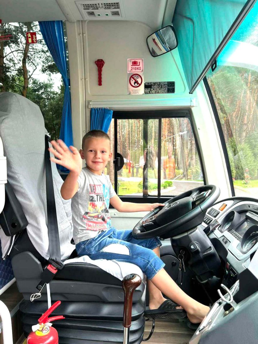 Новый автобус приобрели для отдыхающих детей в Пинском районе