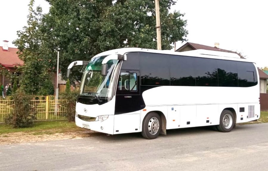 Новый автобус приобрели для отдыхающих детей в Пинском районе