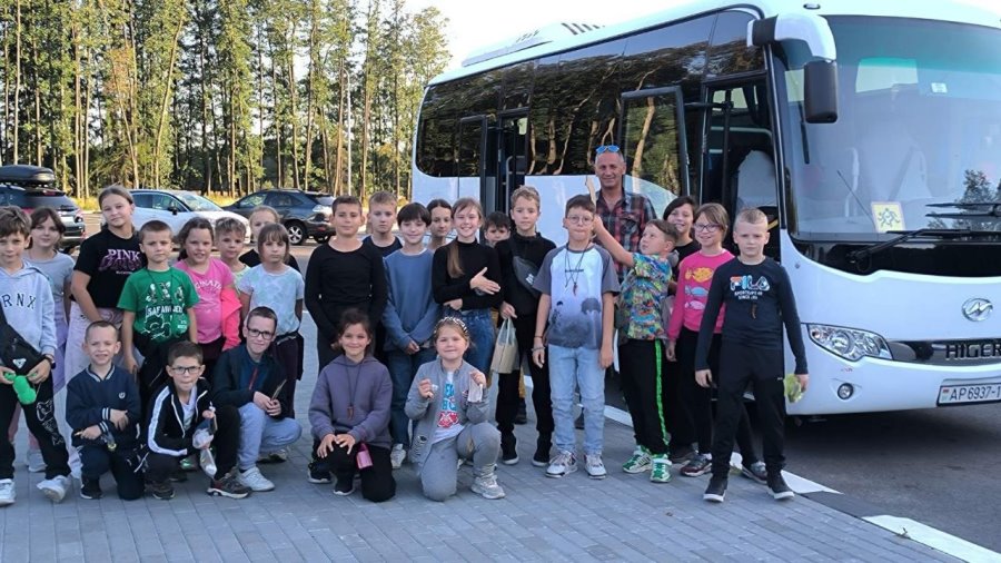 Новый автобус приобрели для отдыхающих детей в Пинском районе