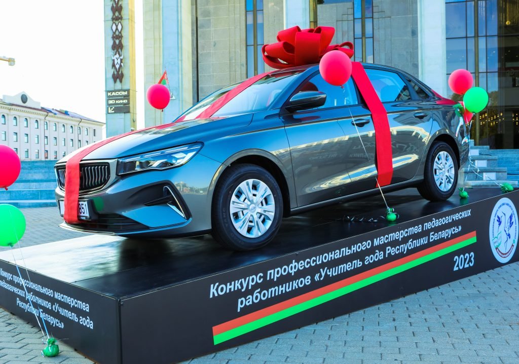 Кто стал «Учителем года-2023» и получил в подарок автомобиль?