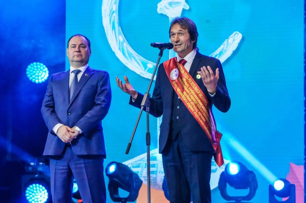 Кто стал «Учителем года-2023» и получил в подарок автомобиль?