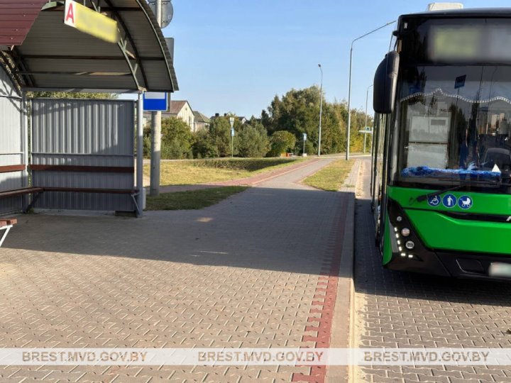 В Бресте мужчина сорвал с шеи пенсионерки золотую цепочку