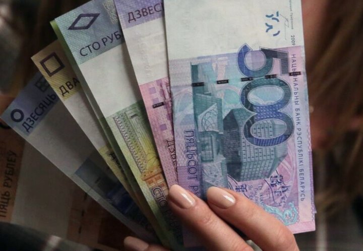 Начальница в турфирме придумала, как повысить зарплату. Она покупала авиабилеты за счет компании и перепродавала друзьям