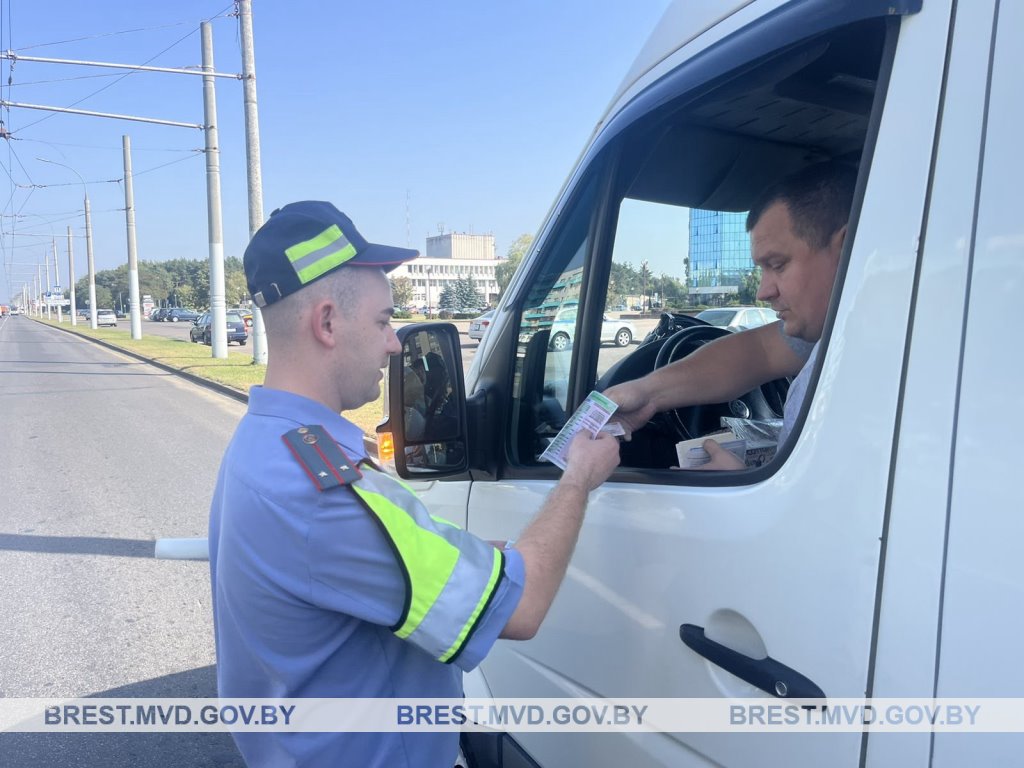 В Бресте сотрудники ГАИ останавливали маршрутки и такси