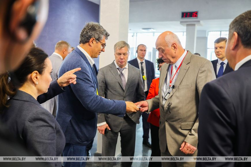 Губернатор Ульяновской области России посетил УП «Гефест-техника»