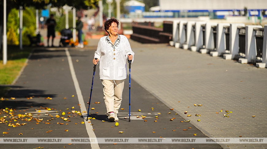 Пинчанка в 82 года садится на шпагат и с легкостью серфит в TikTok