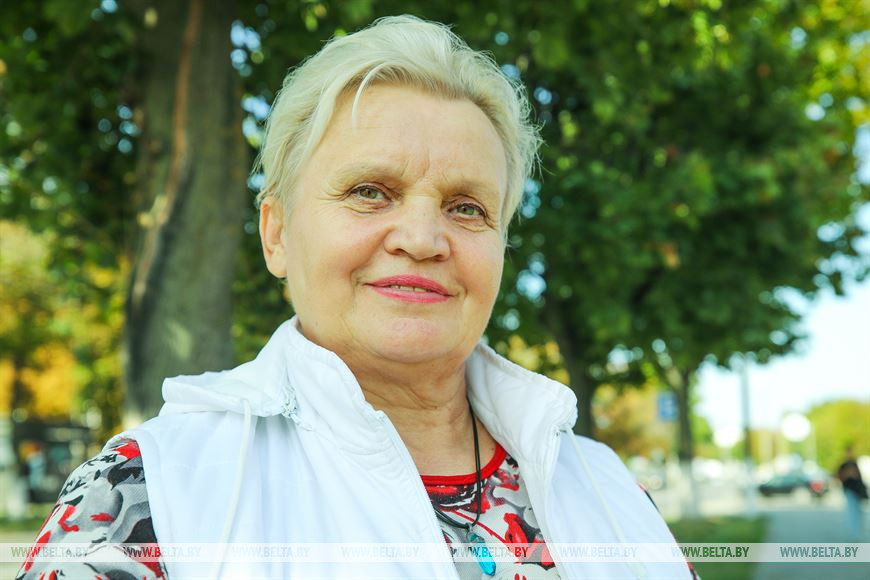 Пинчанка в 82 года садится на шпагат и с легкостью серфит в TikTok