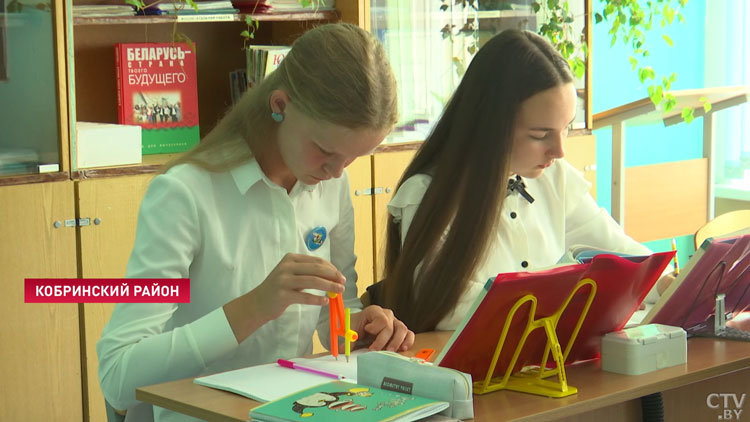 Рассказываем о семейной династии учителей длиной в 658 лет. Репортаж из Кобринского района