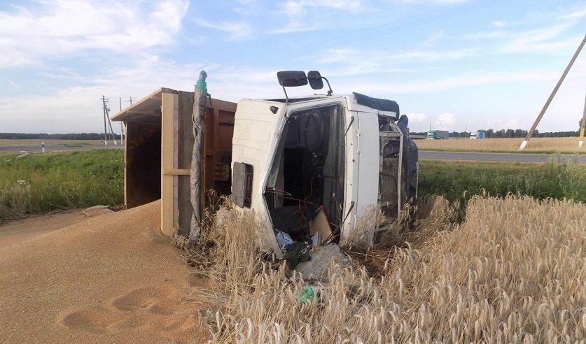 Грузовик столкнулся с легковушкой под Мстиславлем, погибли супруги. Появилось видео жуткого ДТП