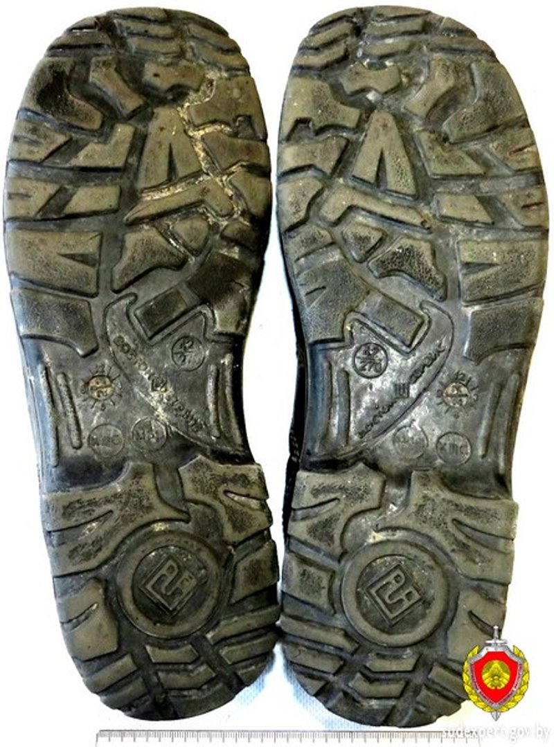 Борец с «неправильной парковкой» порезал шины 11 автомобилей