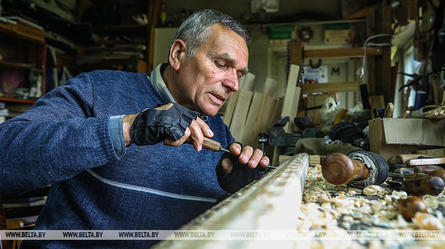 Мастер из Каменецкого района создал более 300 деревянных скульптур