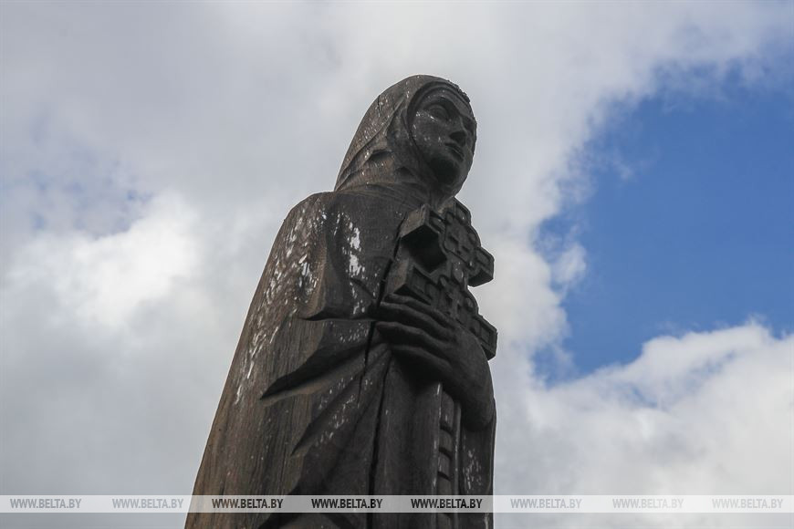 Мастер из Каменецкого района создал более 300 деревянных скульптур