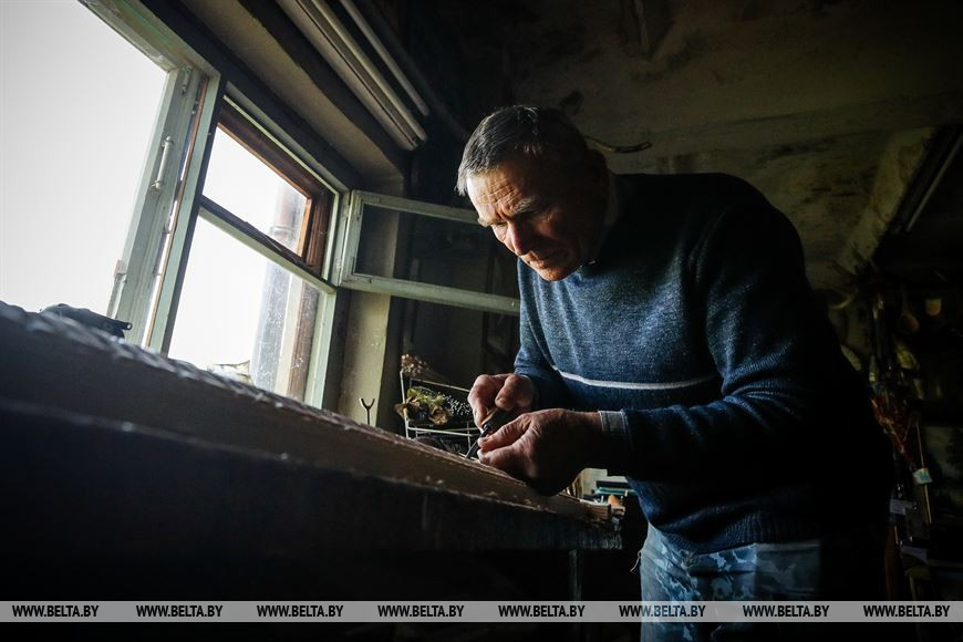 Мастер из Каменецкого района создал более 300 деревянных скульптур