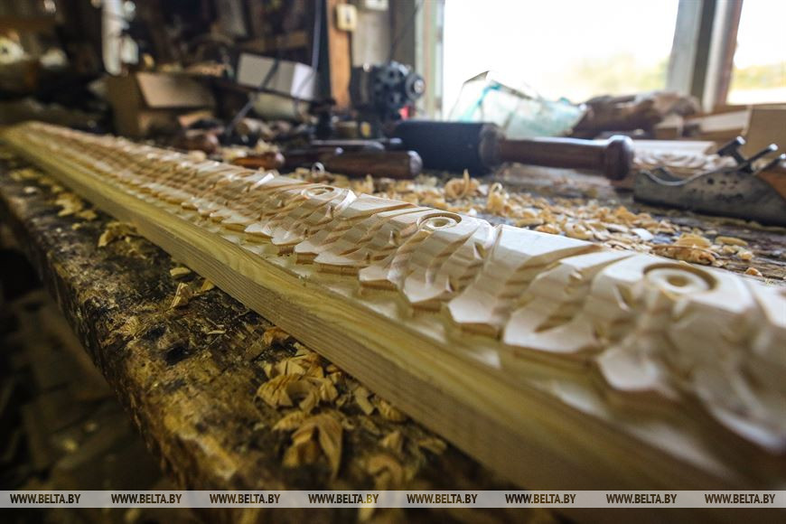 Мастер из Каменецкого района создал более 300 деревянных скульптур