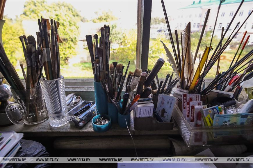 Мастер из Каменецкого района создал более 300 деревянных скульптур