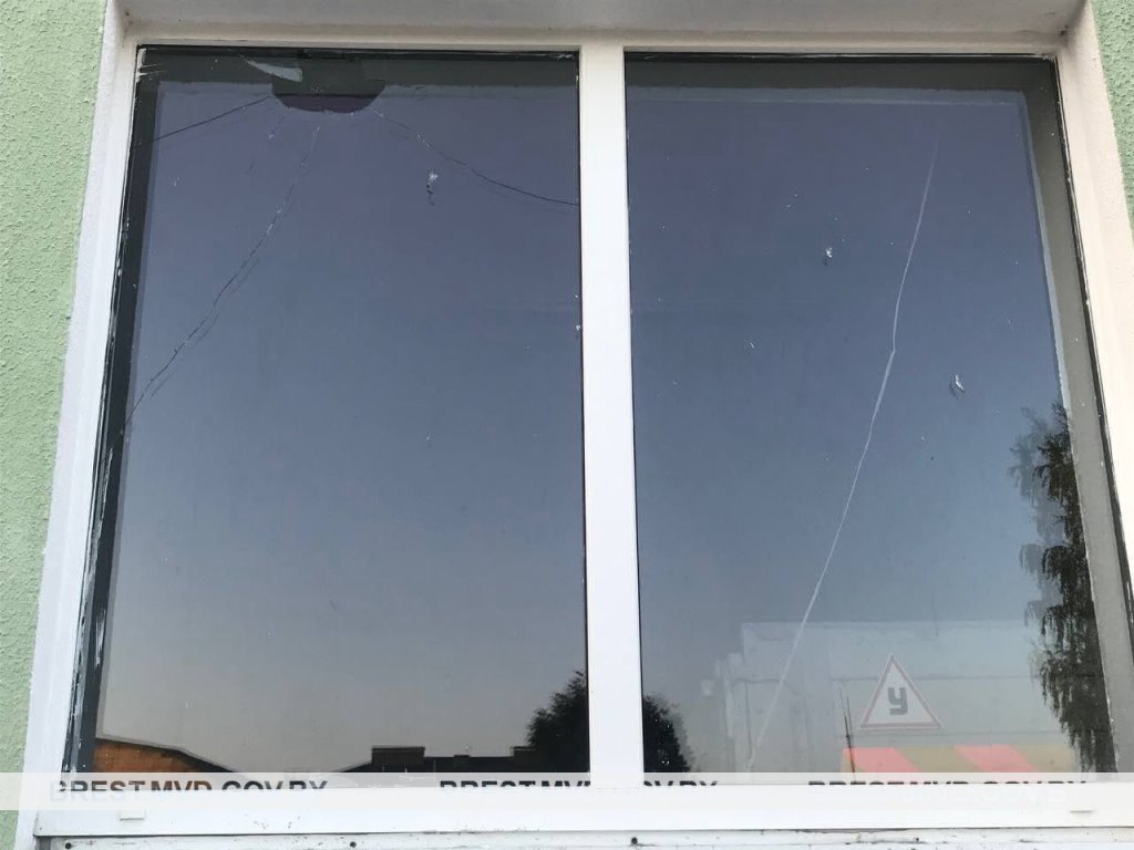 Парень из Брестской области увидел бывшую девушку с другим. Вот что он сделал