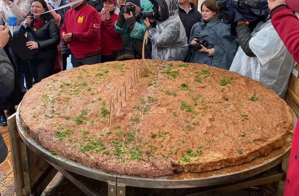 Самую большую котлету приготовили в Беларуси