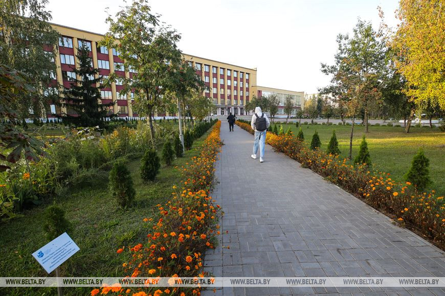 Как брестчанин к 21 году исполнил мечту о собственном парке цветов