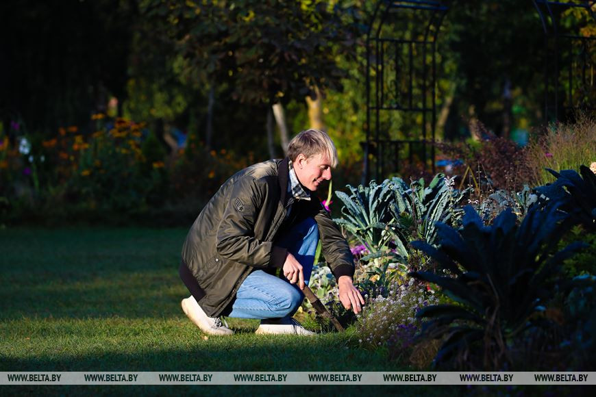 Как брестчанин к 21 году исполнил мечту о собственном парке цветов